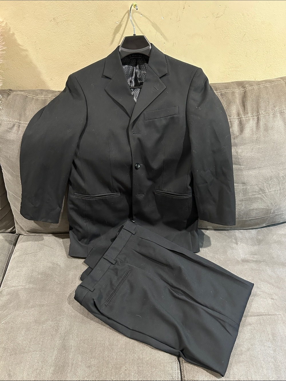 Vintage J. Ferrar Black Pleated Two-Piece Suit – Men’s 28 × 30 – Excellent Cond